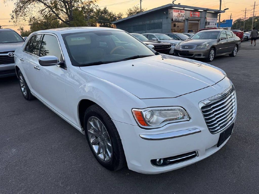 2013 Chrysler 300 Image 1