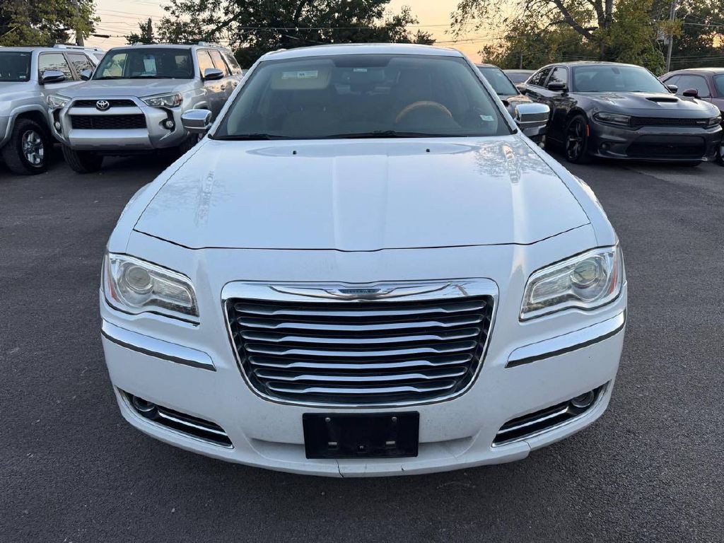2013 Chrysler 300 Image 2