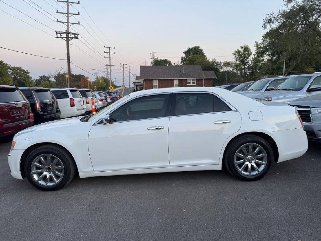 2013 Chrysler 300 Image 5