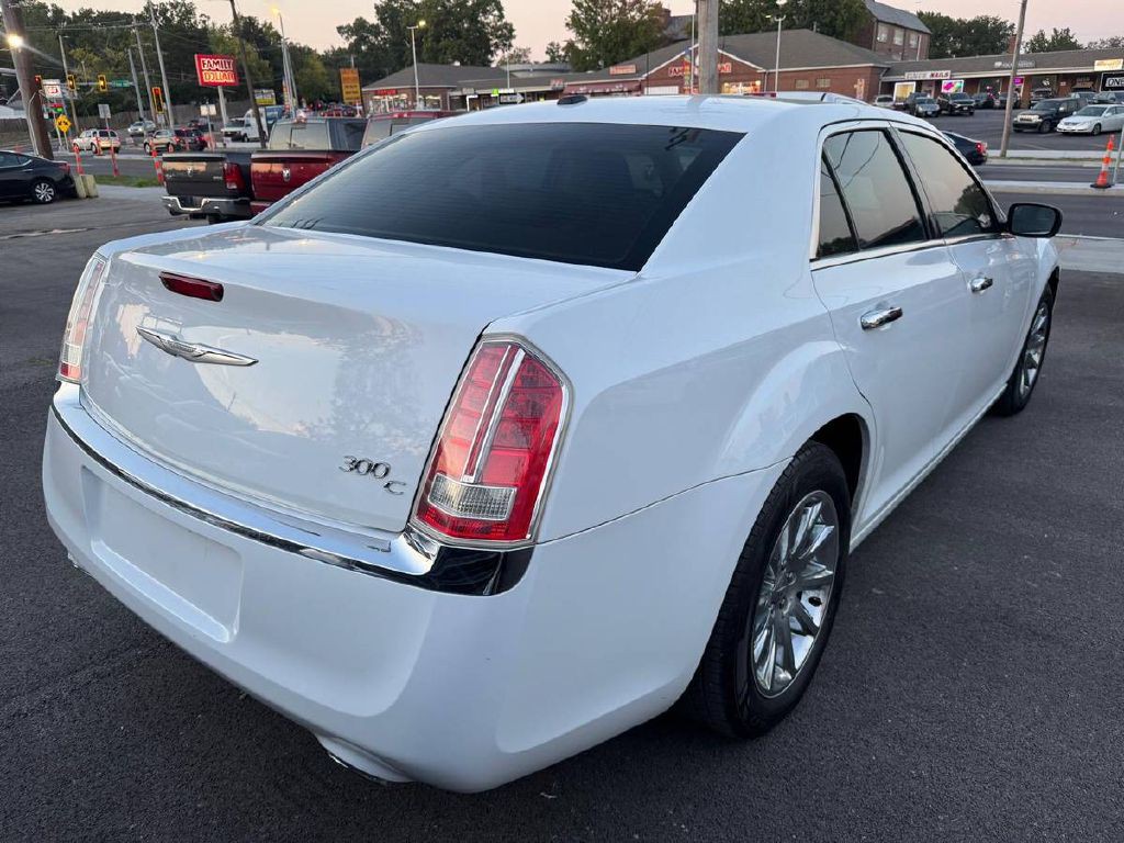 2013 Chrysler 300 Image 6
