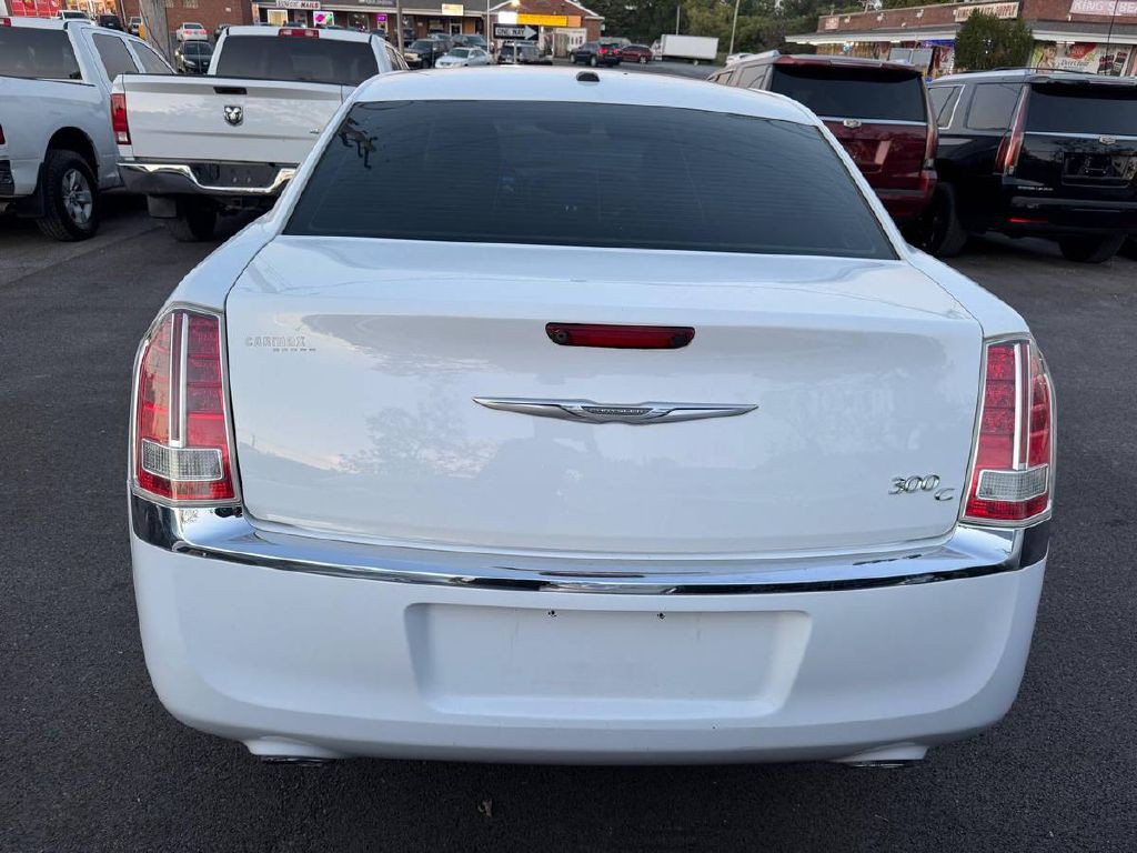 2013 Chrysler 300 Image 7