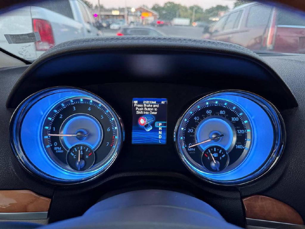 2013 Chrysler 300 Image 9