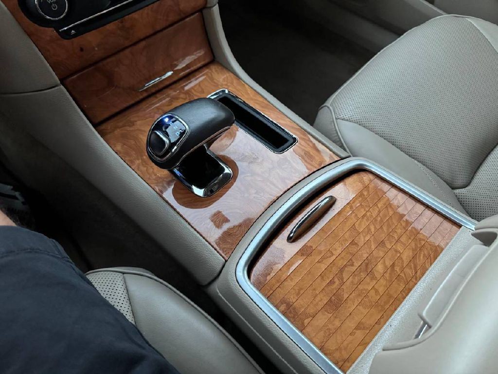 2013 Chrysler 300 Image 11