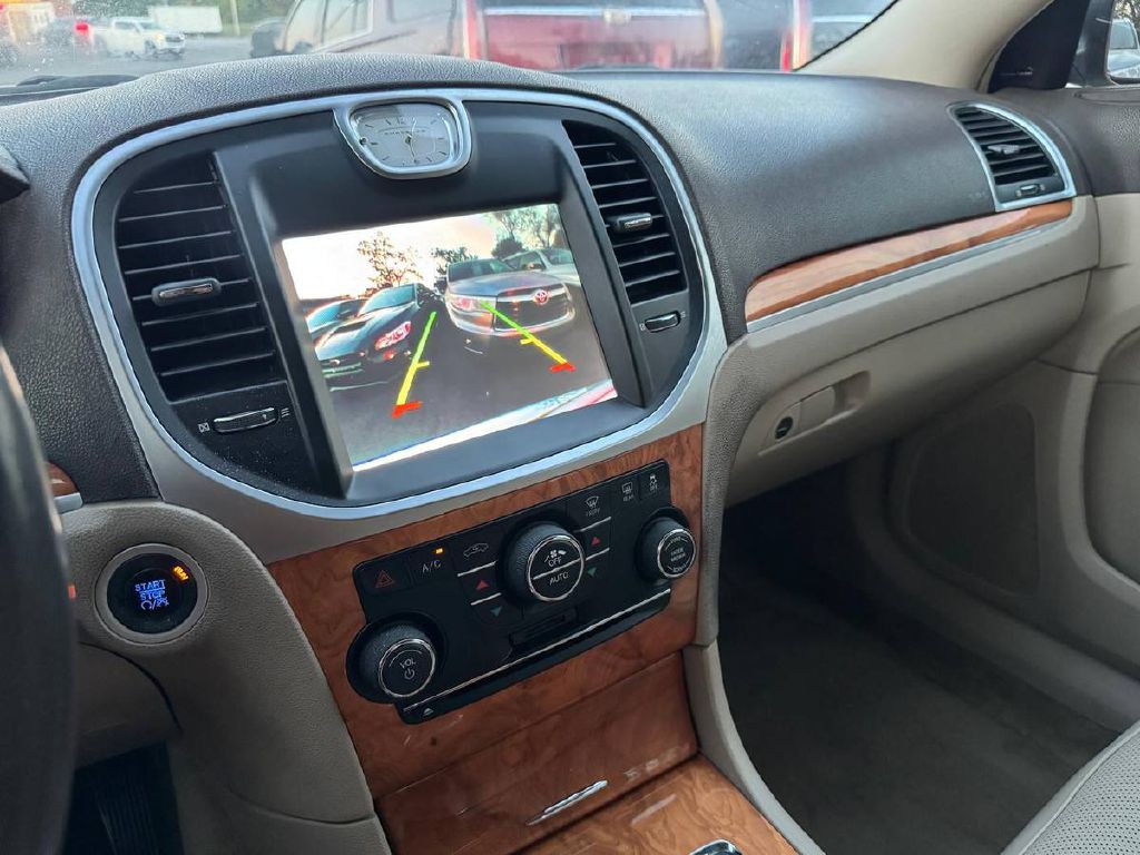 2013 Chrysler 300 Image 12