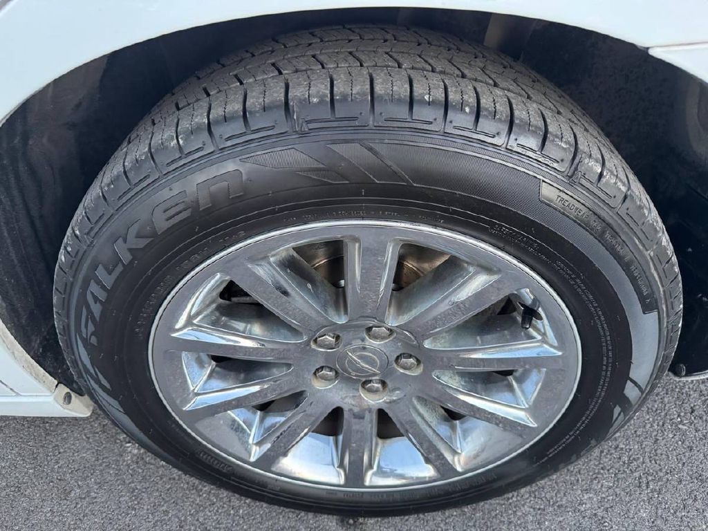 2013 Chrysler 300 Image 13