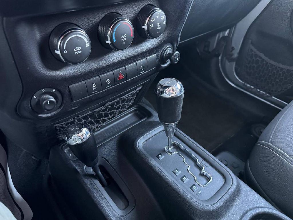 2015 Jeep Wrangler Unlimited Image 17