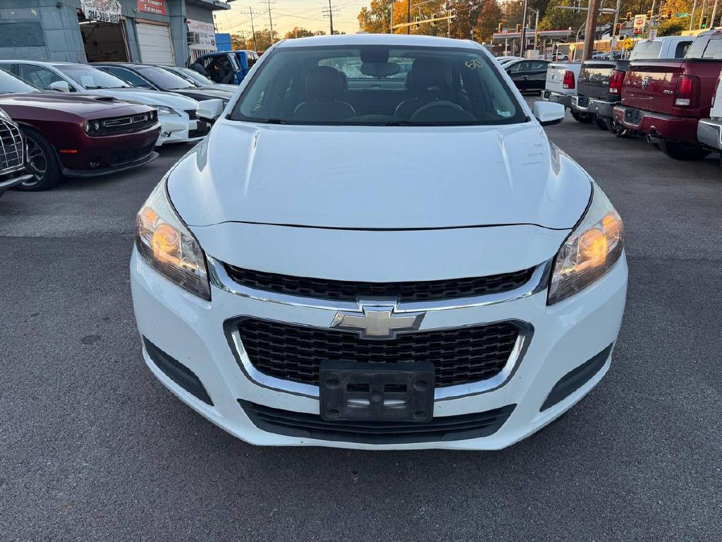 2014 Chevrolet Malibu Image 2