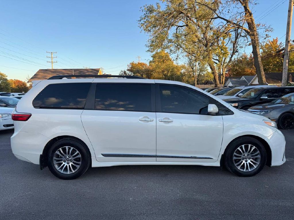 2018 Toyota Sienna Image 4
