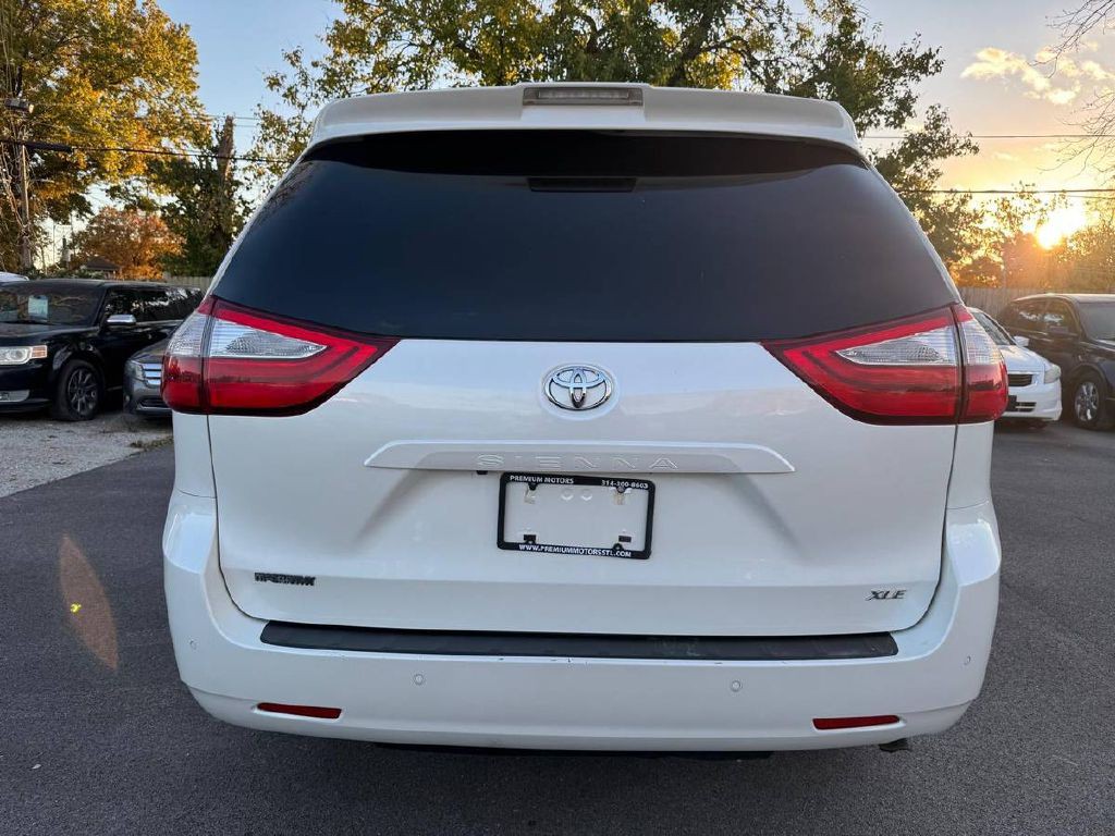 2018 Toyota Sienna Image 7