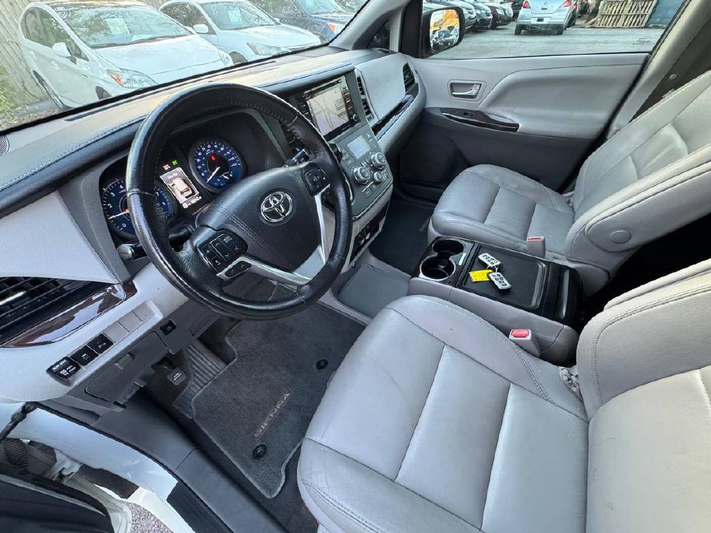 2018 Toyota Sienna Image 10