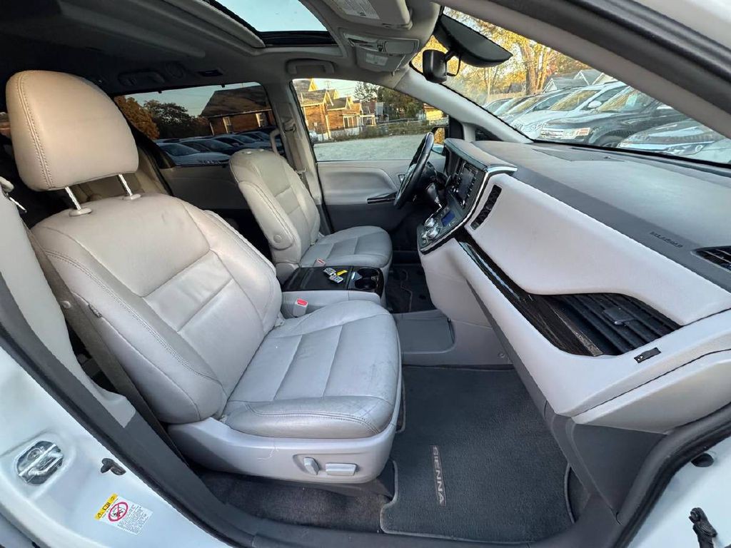2018 Toyota Sienna Image 11