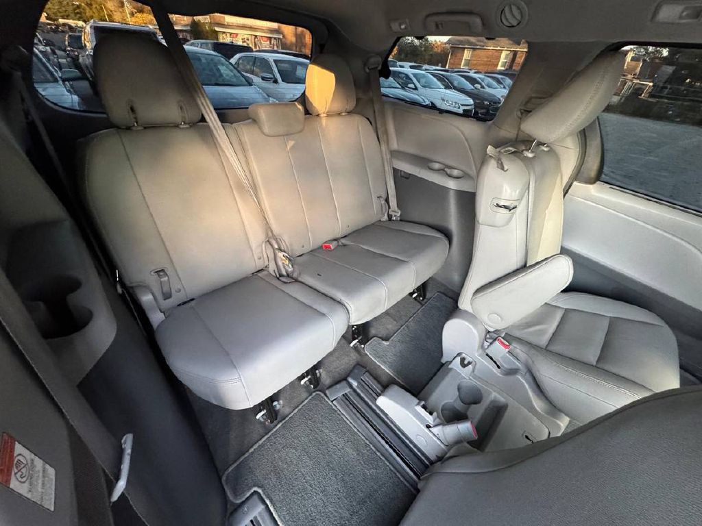 2018 Toyota Sienna Image 15