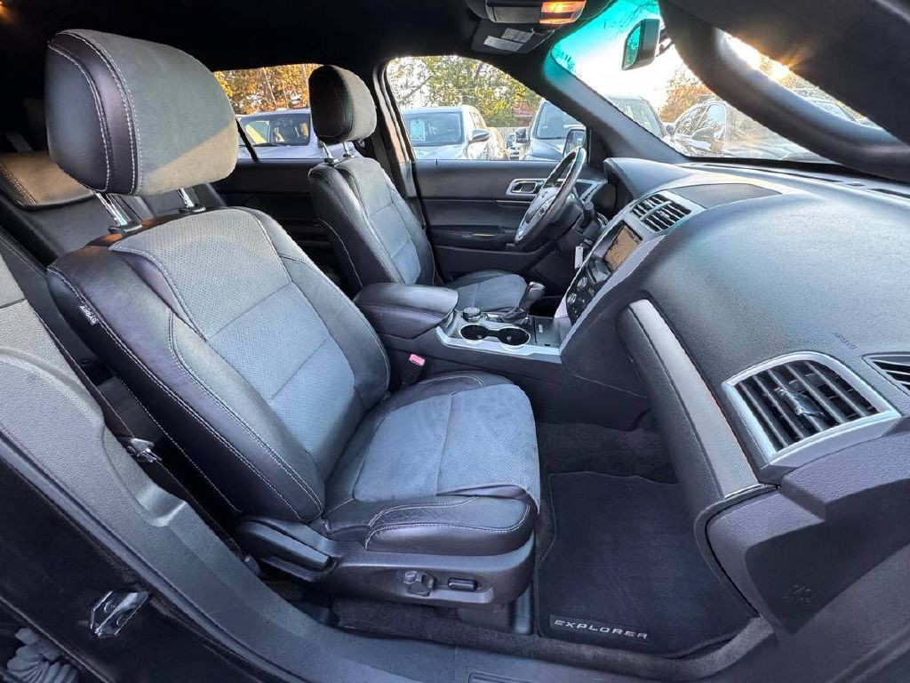 2015 Ford Explorer Image 11