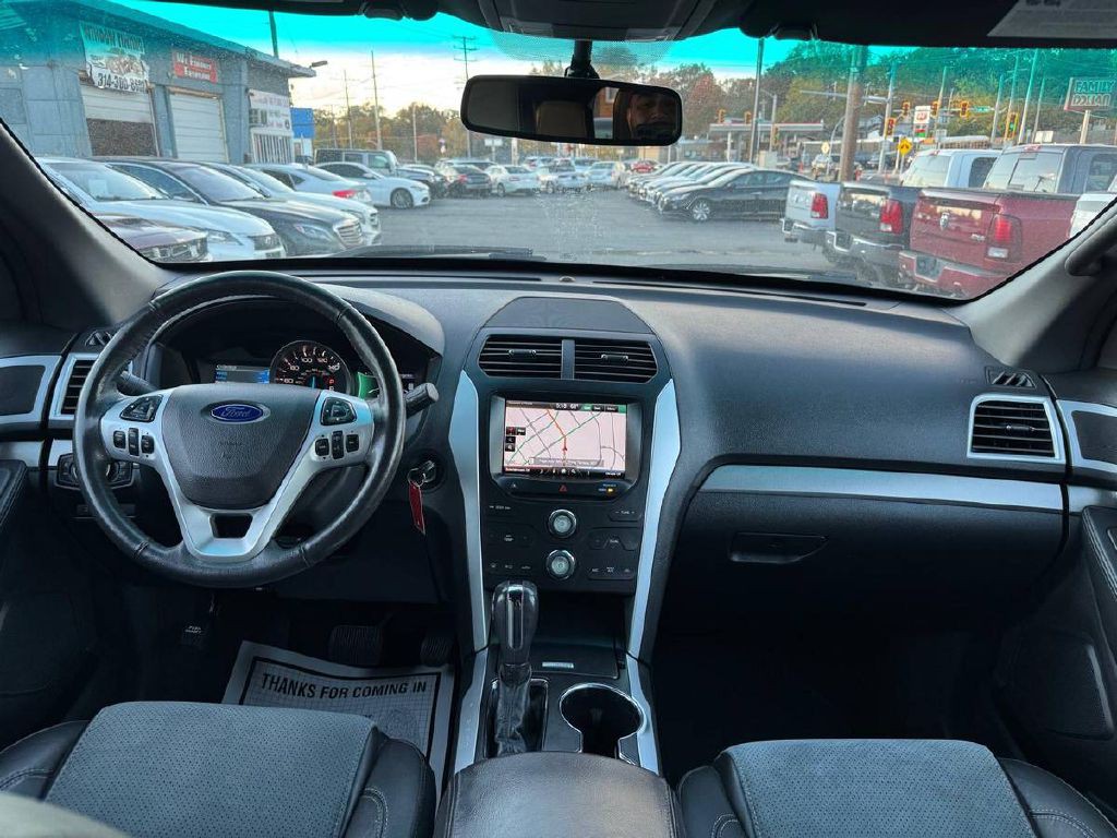 2015 Ford Explorer Image 17