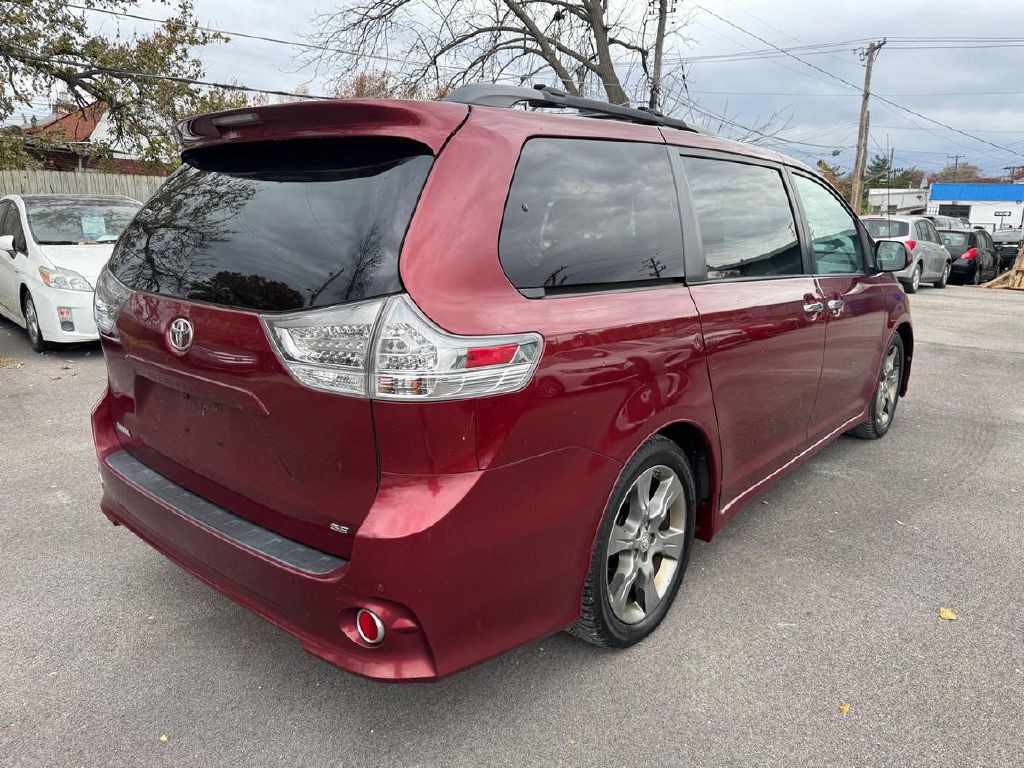 2014 Toyota Sienna Image 6