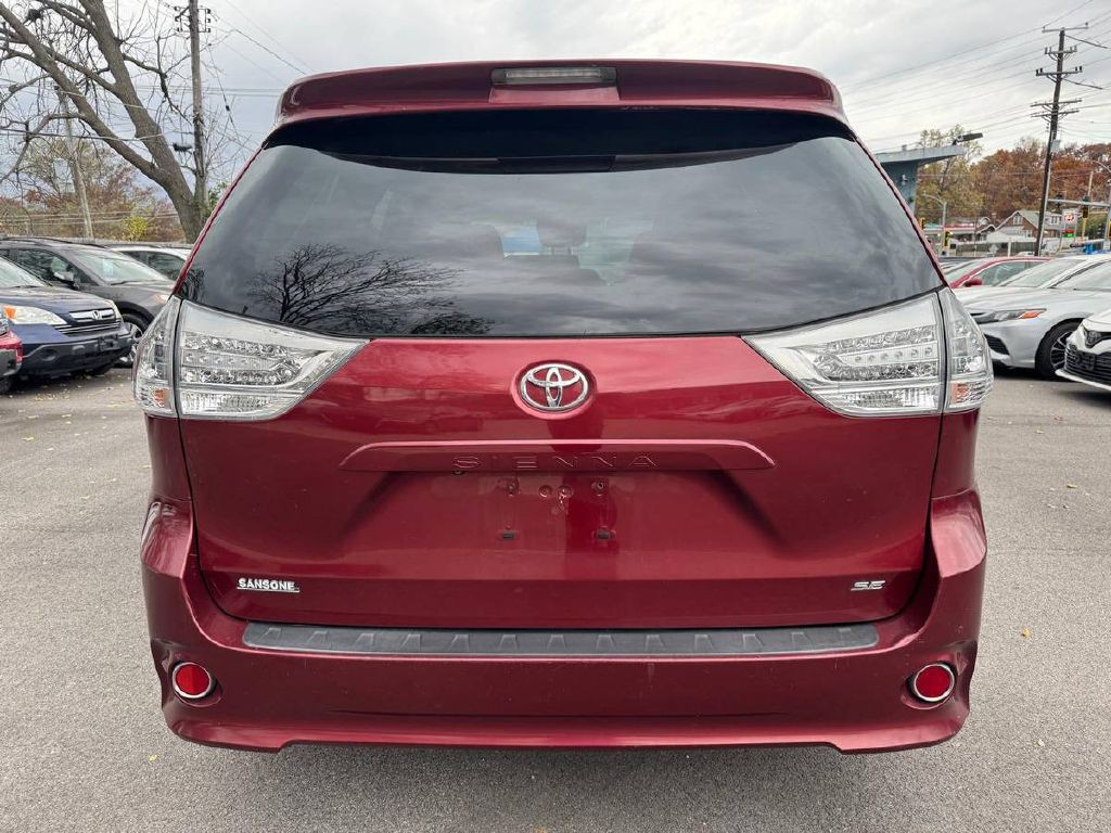 2014 Toyota Sienna Image 7