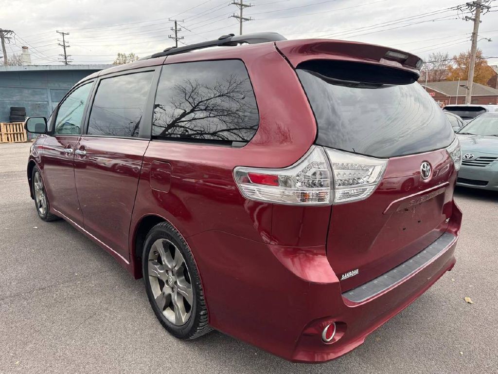 2014 Toyota Sienna Image 8