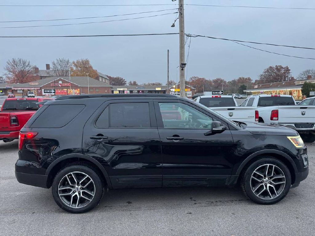 2017 Ford Explorer Image 4