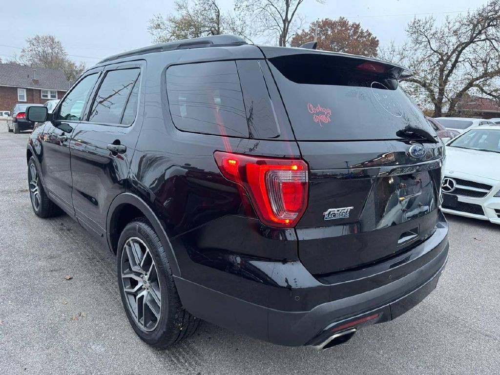 2017 Ford Explorer Image 8