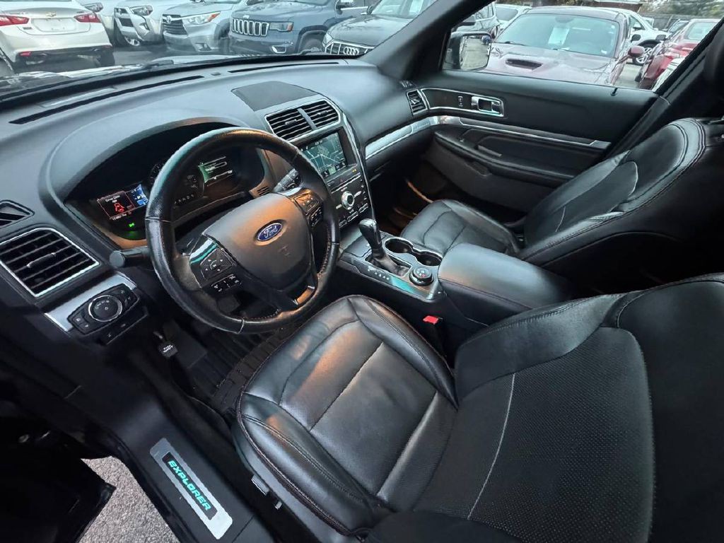 2017 Ford Explorer Image 10