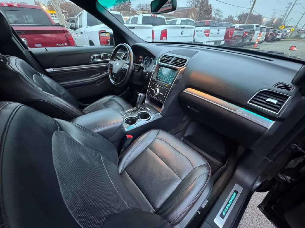 2017 Ford Explorer Image 12