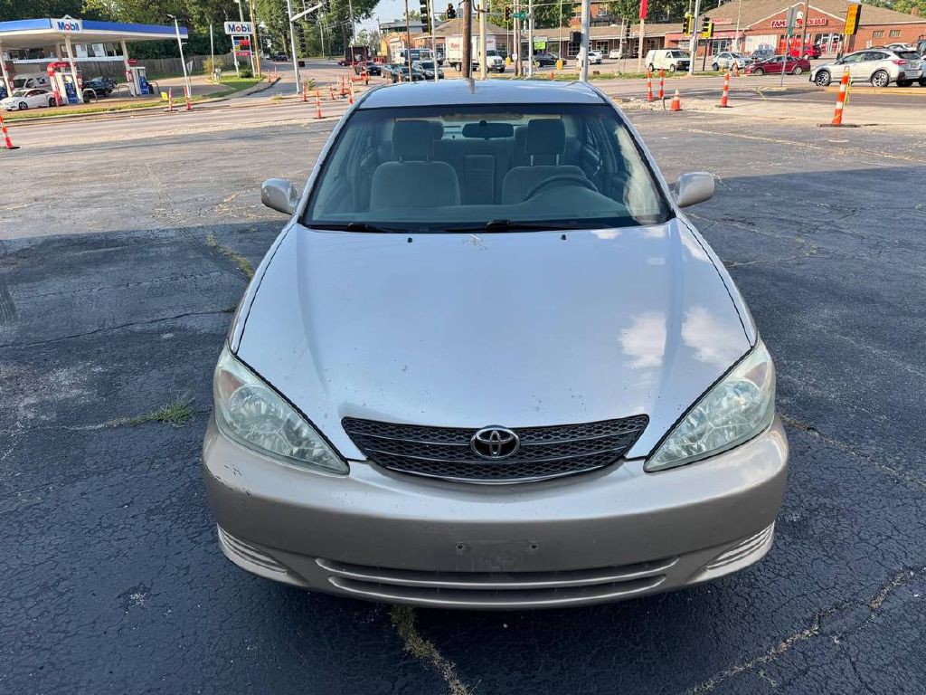 2004 Toyota Camry Image 2