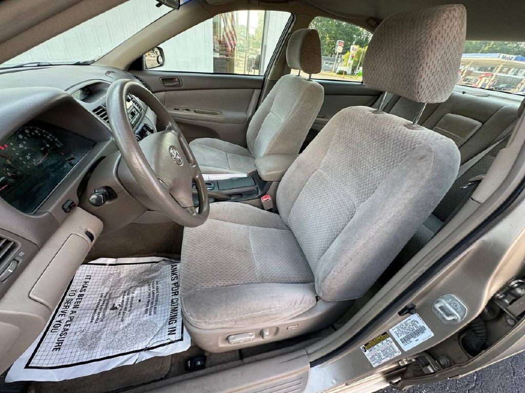 2004 Toyota Camry Image 9