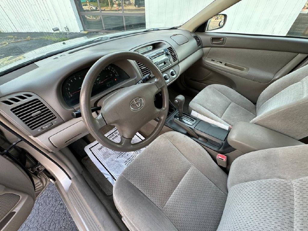 2004 Toyota Camry Image 10