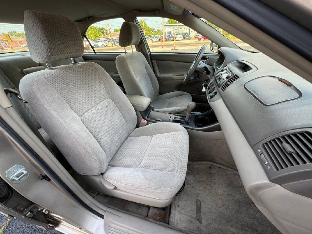 2004 Toyota Camry Image 11