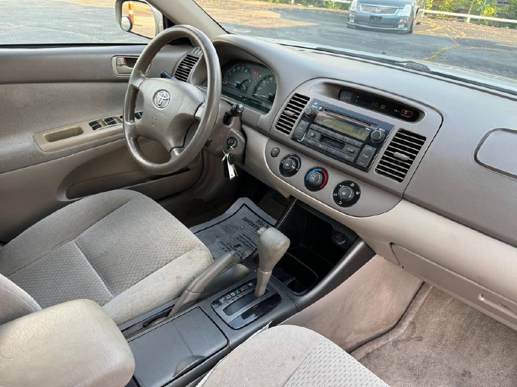 2004 Toyota Camry Image 13