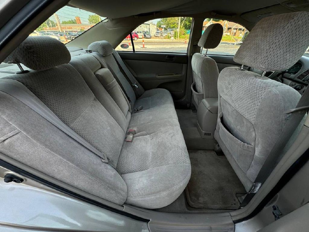 2004 Toyota Camry Image 14
