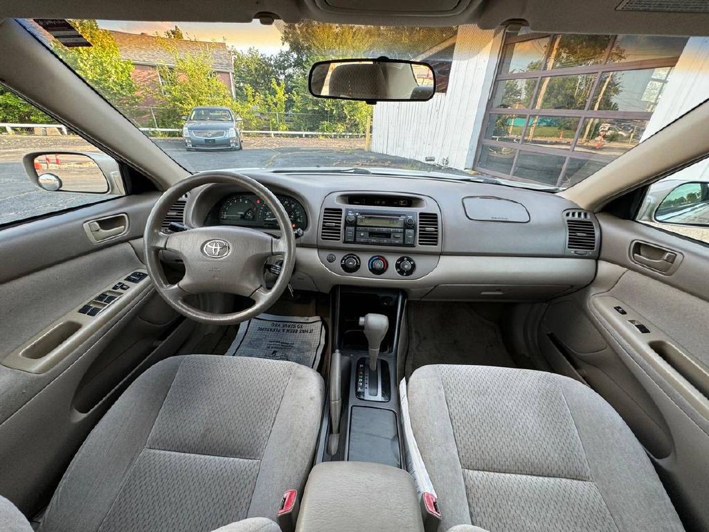 2004 Toyota Camry Image 15