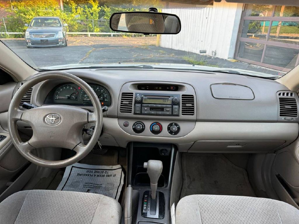 2004 Toyota Camry Image 16