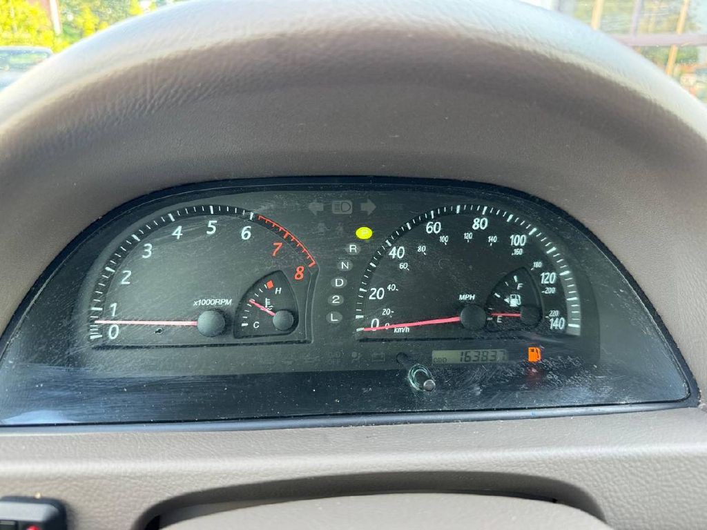 2004 Toyota Camry Image 18