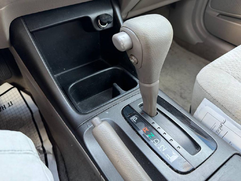 2004 Toyota Camry Image 19