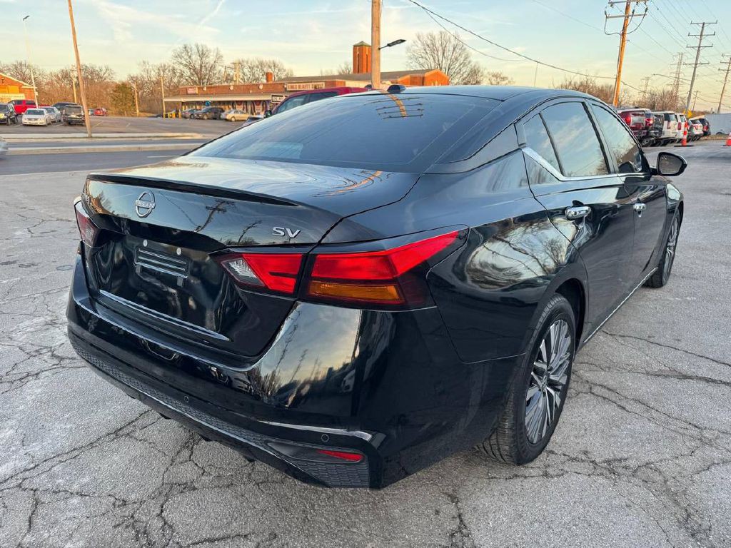 2023 Nissan Altima Image 9