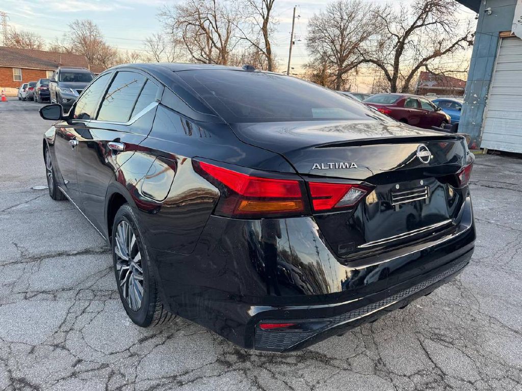 2023 Nissan Altima Image 10