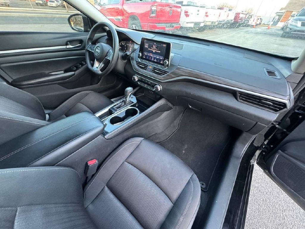 2023 Nissan Altima Image 12