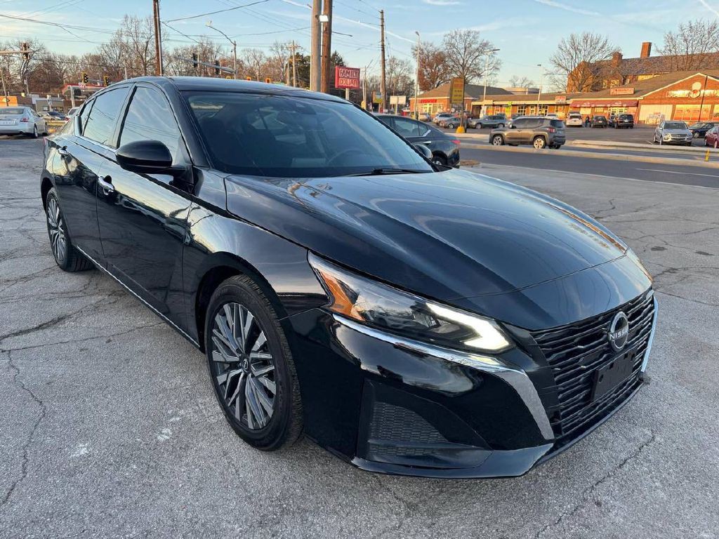 2023 Nissan Altima Image 2