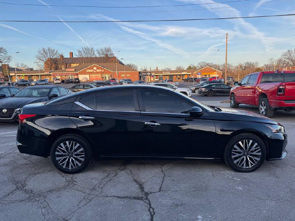 2023 Nissan Altima Image 3