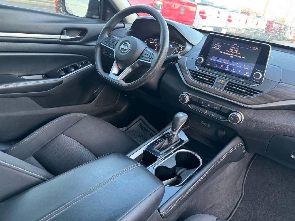 2023 Nissan Altima Image 15