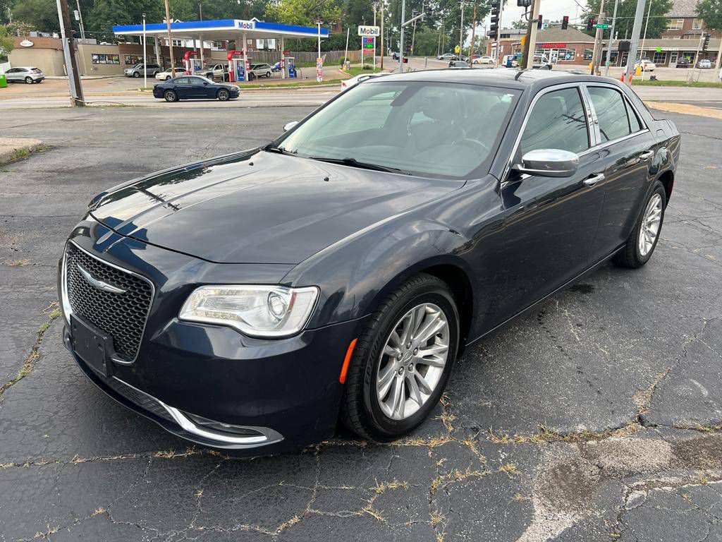 2018 Chrysler 300 Image 3