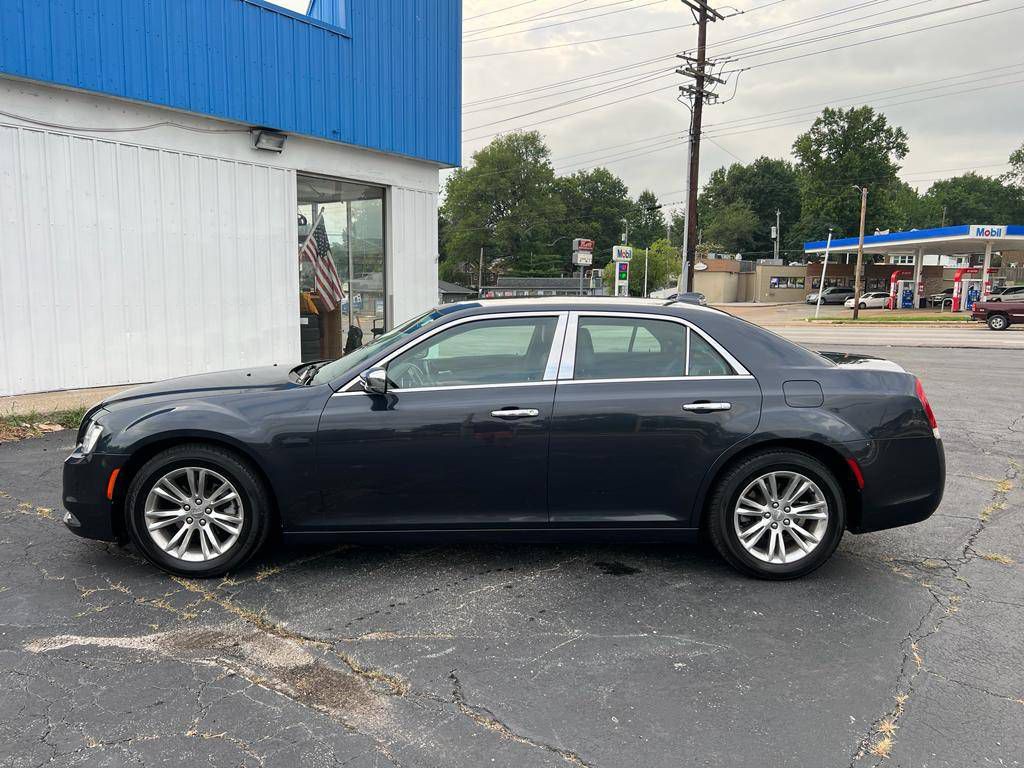 2018 Chrysler 300 Image 5