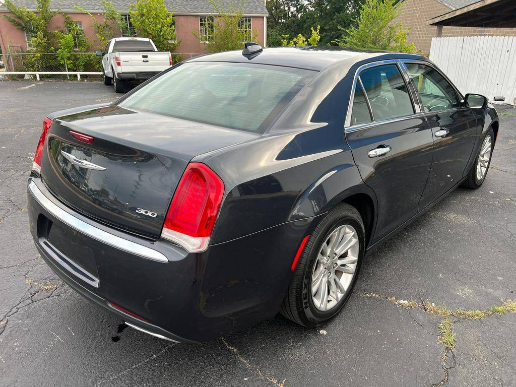 2018 Chrysler 300 Image 6