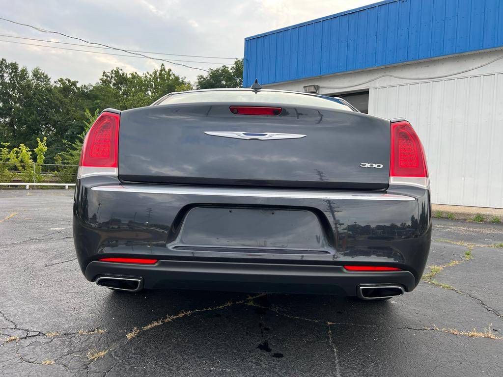 2018 Chrysler 300 Image 7