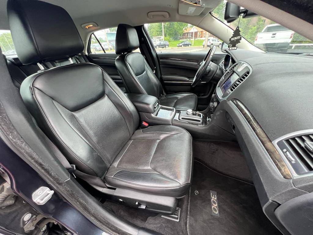 2018 Chrysler 300 Image 11