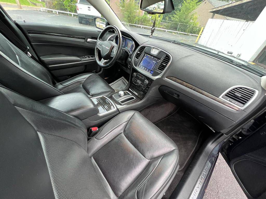 2018 Chrysler 300 Image 12