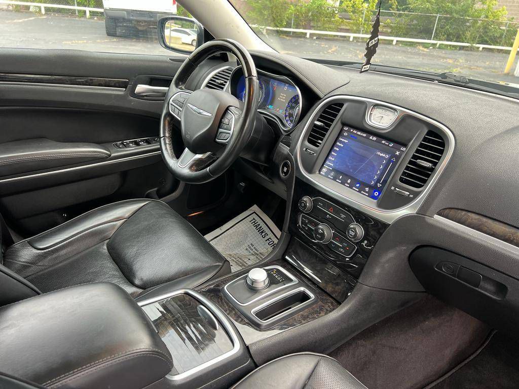 2018 Chrysler 300 Image 13