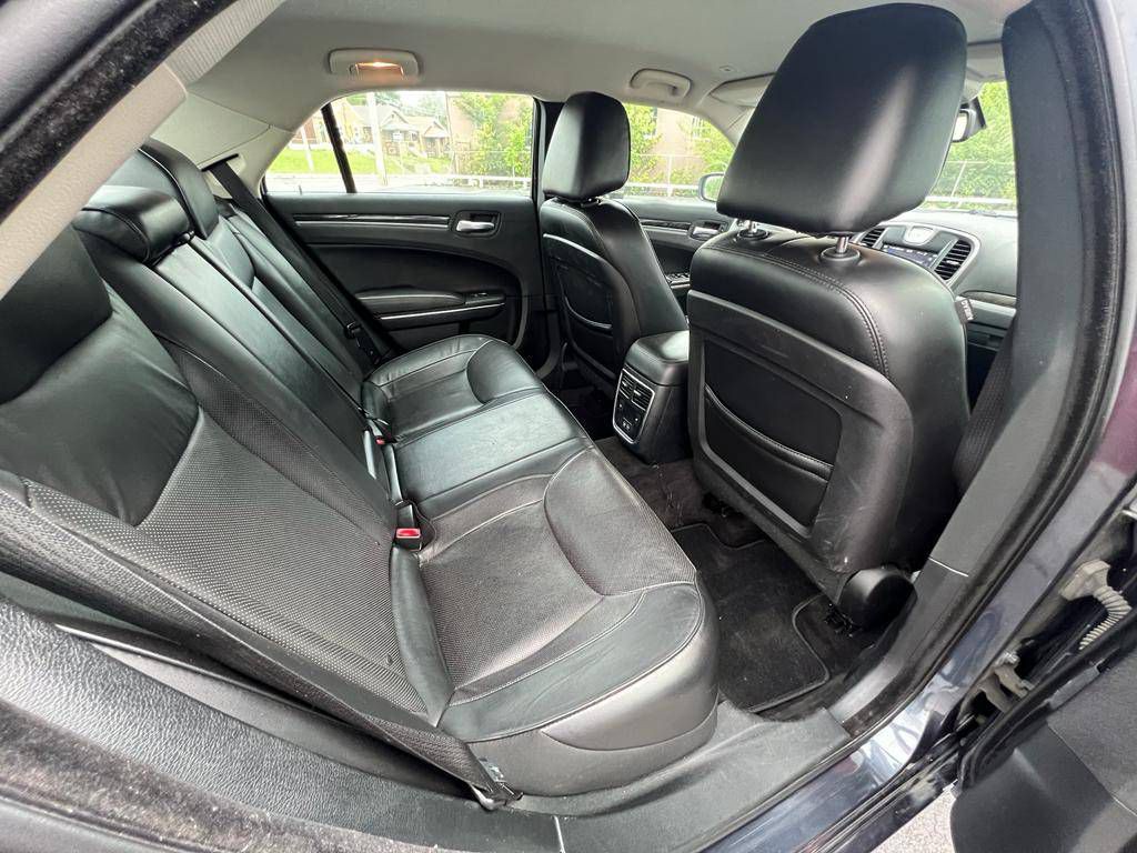 2018 Chrysler 300 Image 14