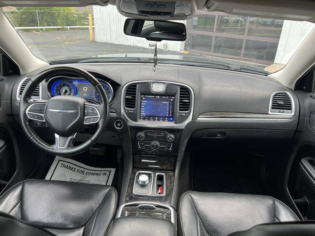 2018 Chrysler 300 Image 15